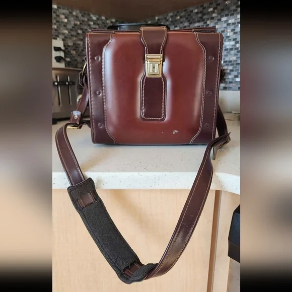 Vintage Diamond Genuine Brown Leather Camera Bag in Like New Condition - Picture 1 of 12